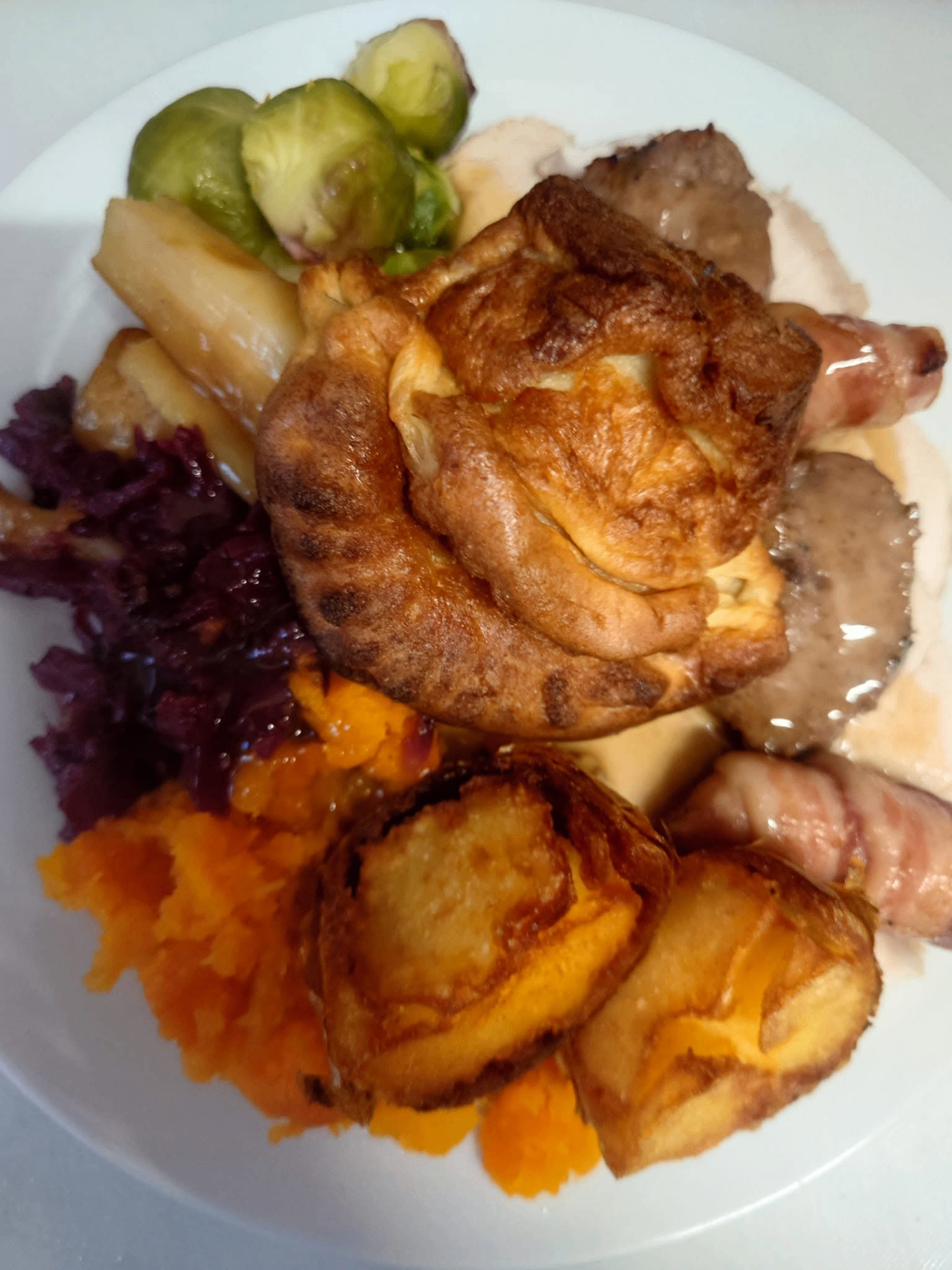 Roast dinner served at Gatehouse Cafe